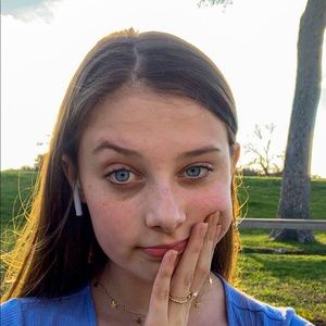 Meet your Posher, Layla